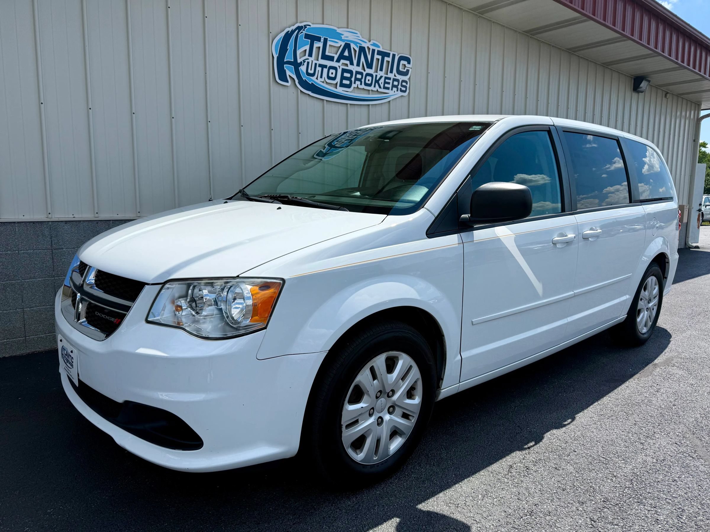 Used 2015 Dodge Grand Caravan SE w/ Quick Order Package 29E SE FWD image 1