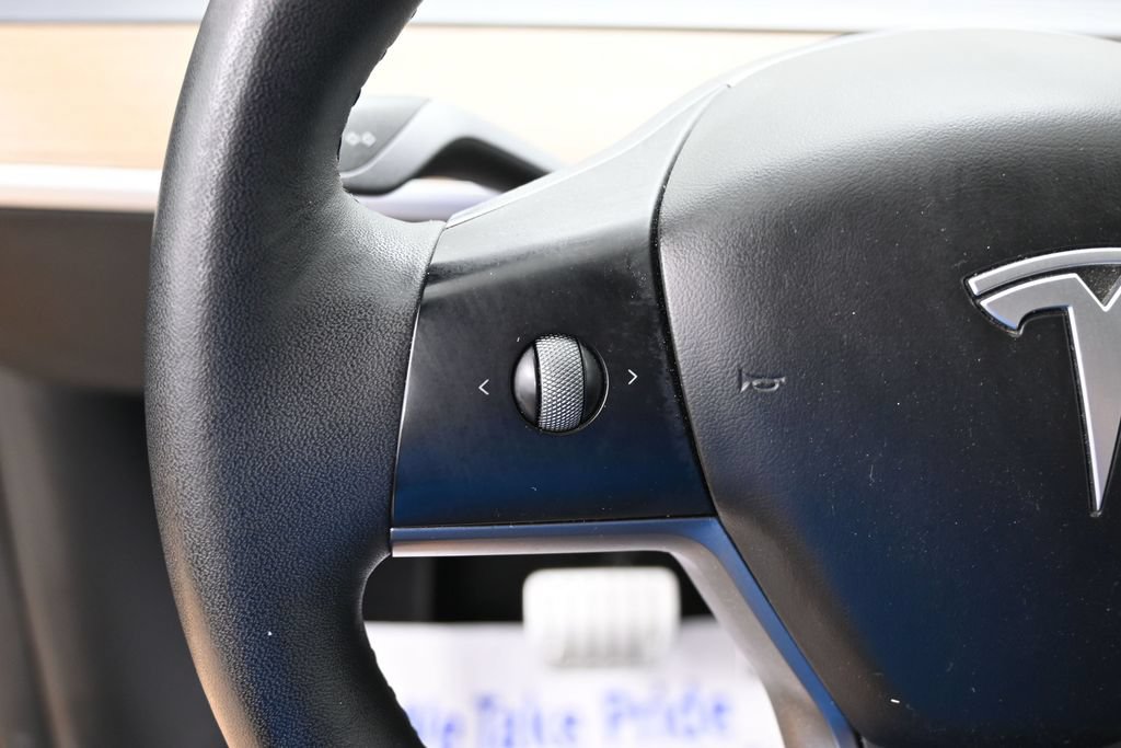 Used 2024 Tesla Model Y Performance AWD/4WD image 17