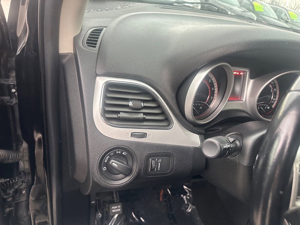 Used 2020 Dodge Journey SE w/ SE Popular Equipment Group image 13