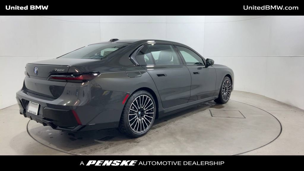 New 2026 BMW 750e xDrive w/ Premium Package image 8