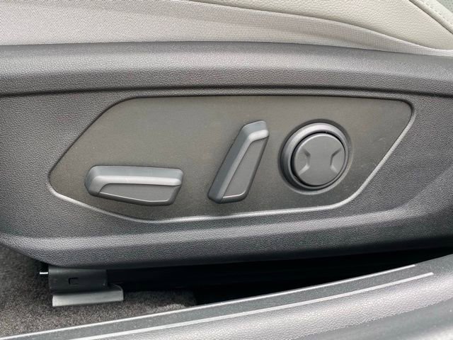 Certified 2025 Hyundai Elantra Limited image 10