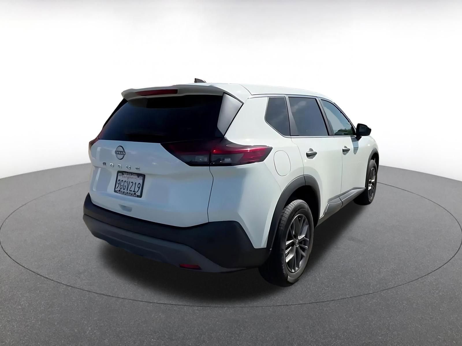 Used 2023 Nissan Rogue S FWD image 15