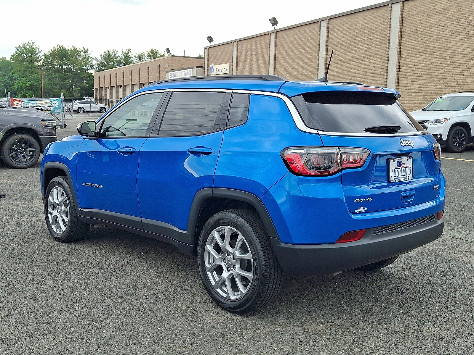 Used 2023 Jeep Compass Latitude AWD/4WD image 5
