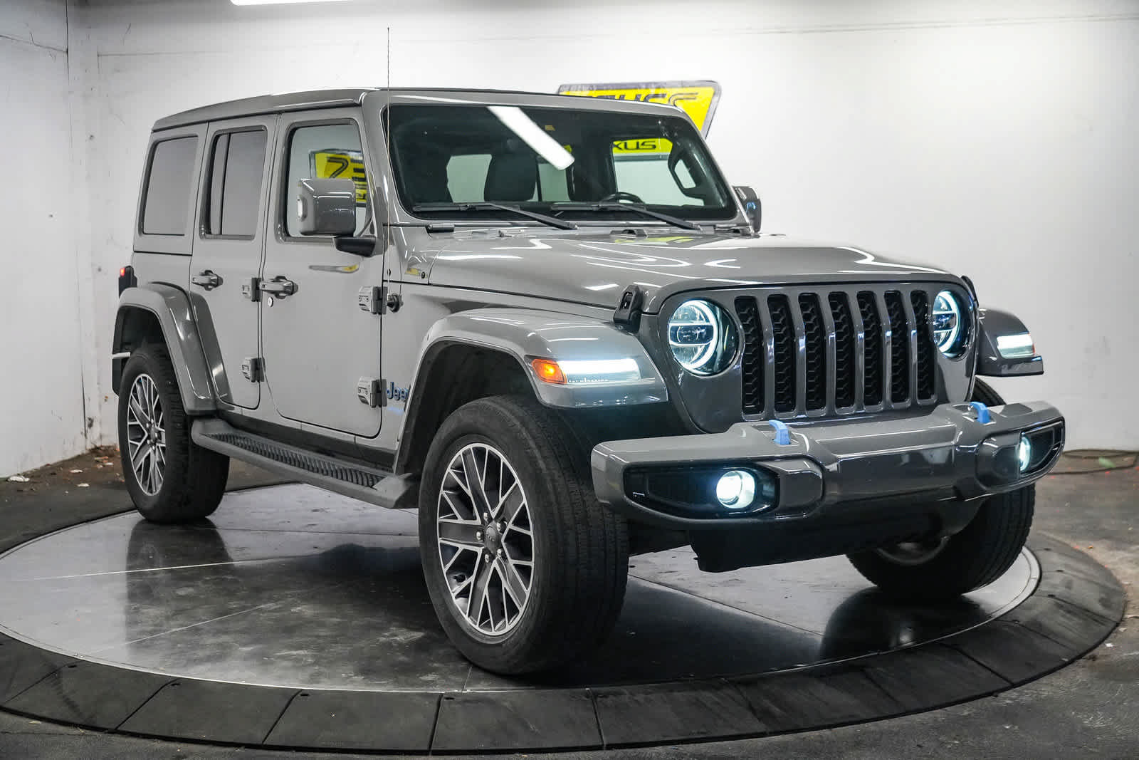 Used 2022 Jeep Wrangler Unlimited Sahara AWD/4WD image 5