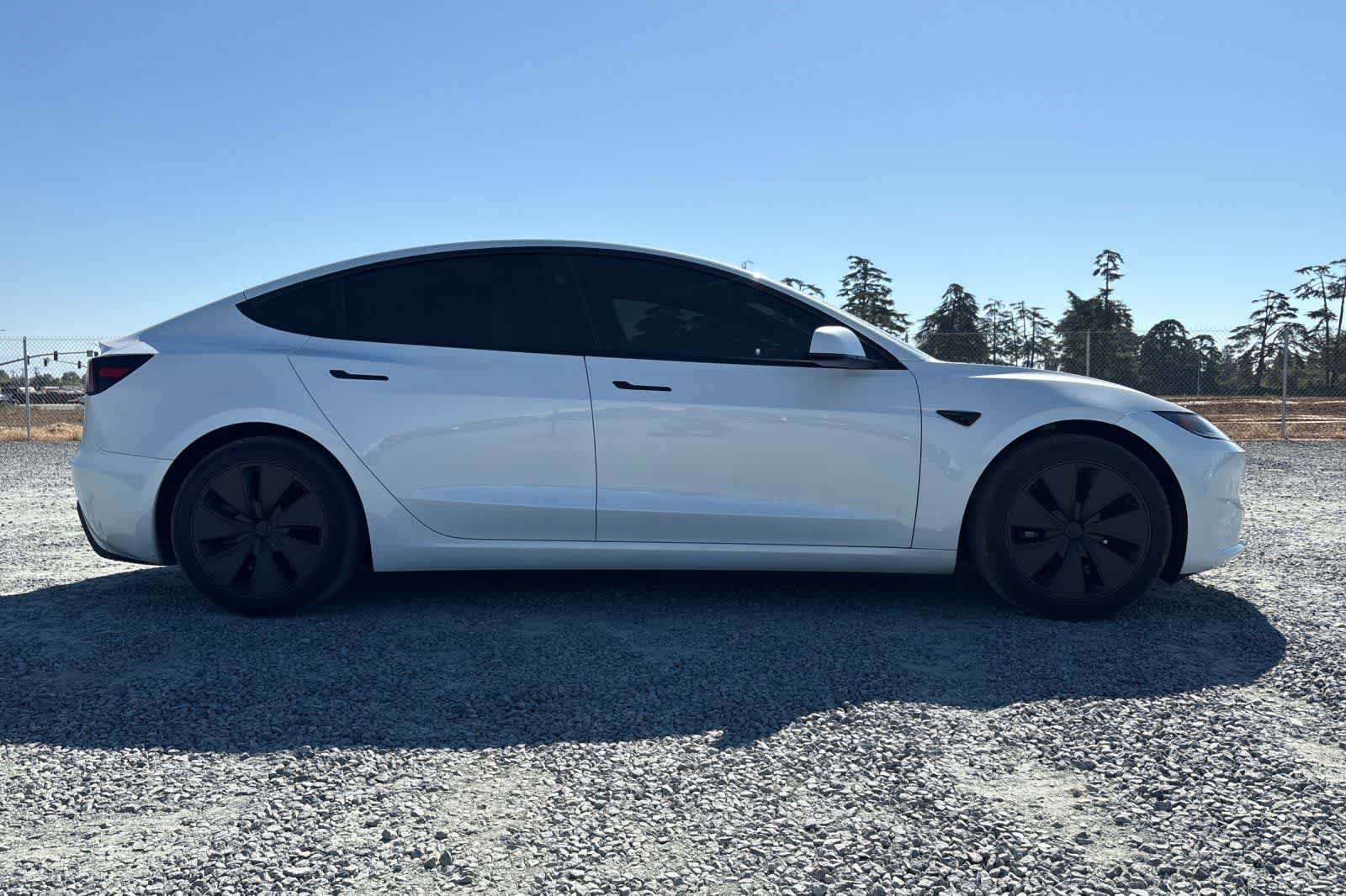 Used 2024 Tesla Model 3 Standard Range RWD image 9