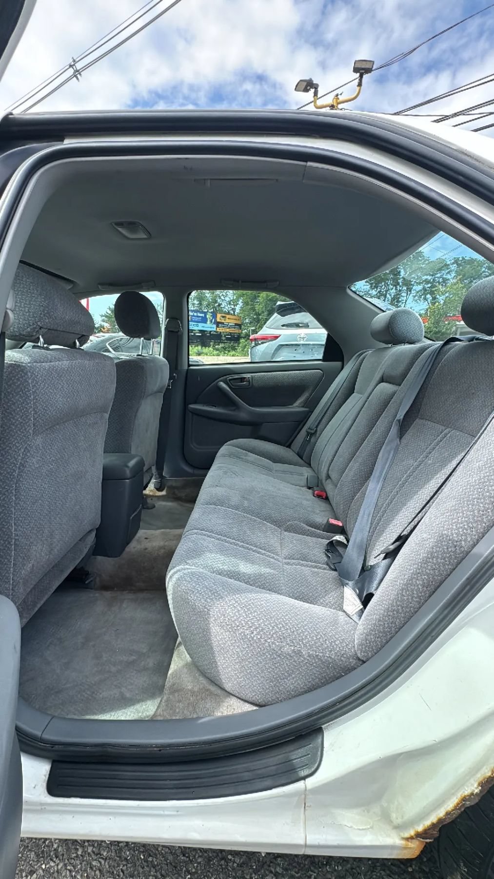 Used 2000 Toyota Camry LE FWD image 14