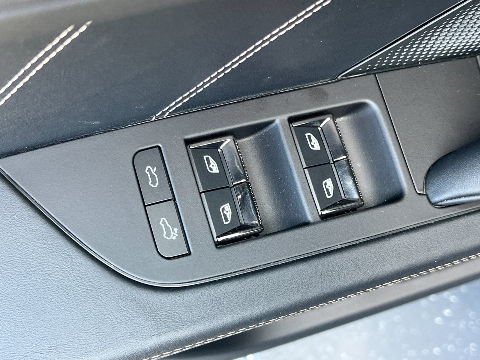 Certified 2026 Porsche Cayenne Turbo AWD/4WD image 13