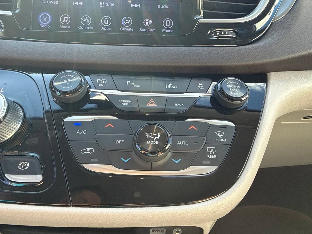 Used 2017 Chrysler Pacifica Touring-L Plus w/ Advanced Safetytec Group FWD image 33