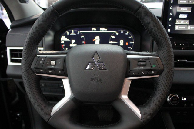New 2026 Mitsubishi Outlander SE image 8