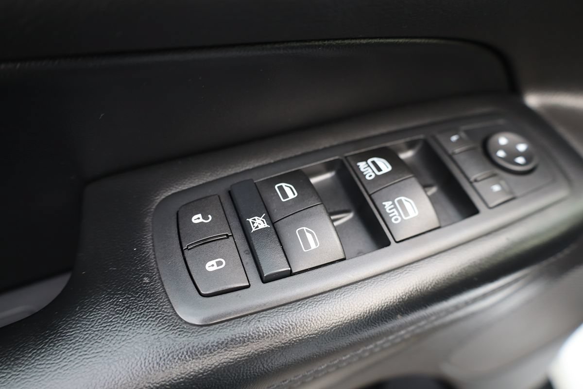 Used 2017 Jeep Grand Cherokee Laredo w/ Quick Order Package 23E AWD/4WD image 10