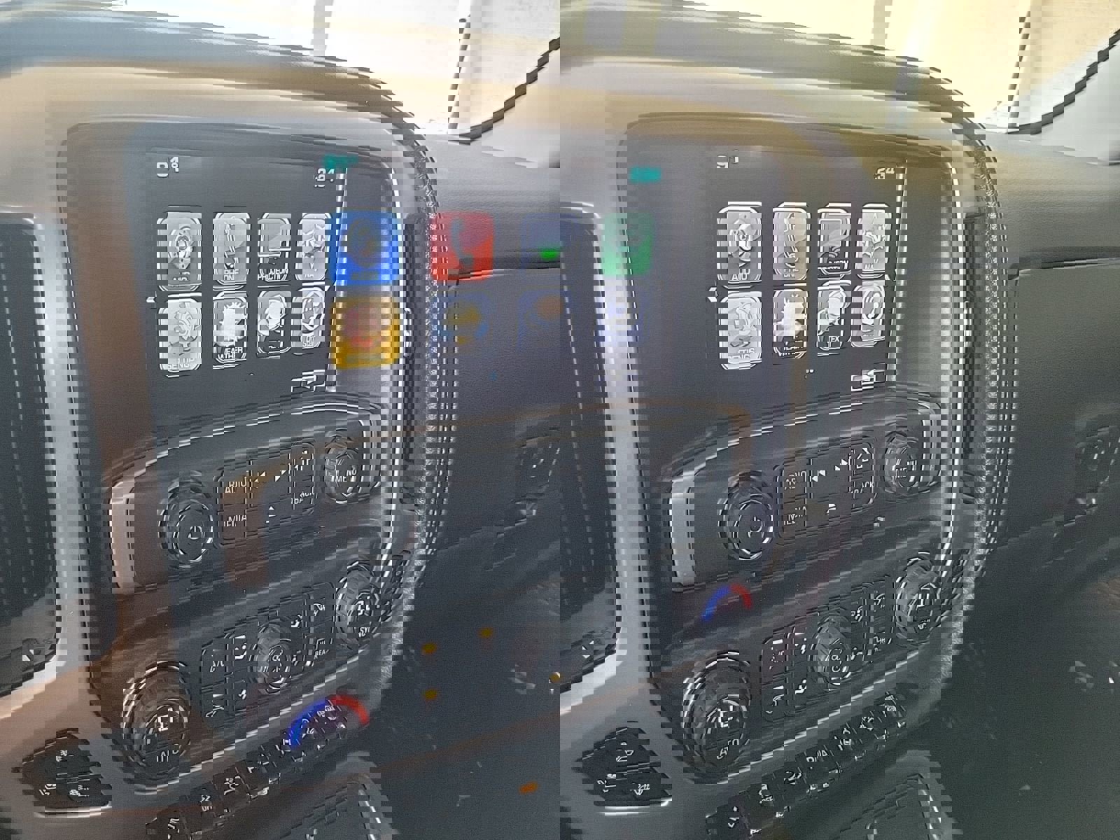 Used 2017 GMC Sierra 2500 Denali w/ Duramax Plus Package AWD/4WD image 20