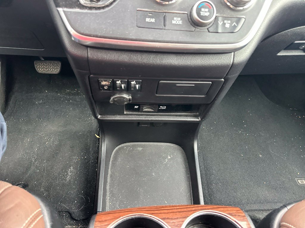 Used 2015 Toyota Sienna Limited Premium AWD/4WD image 41