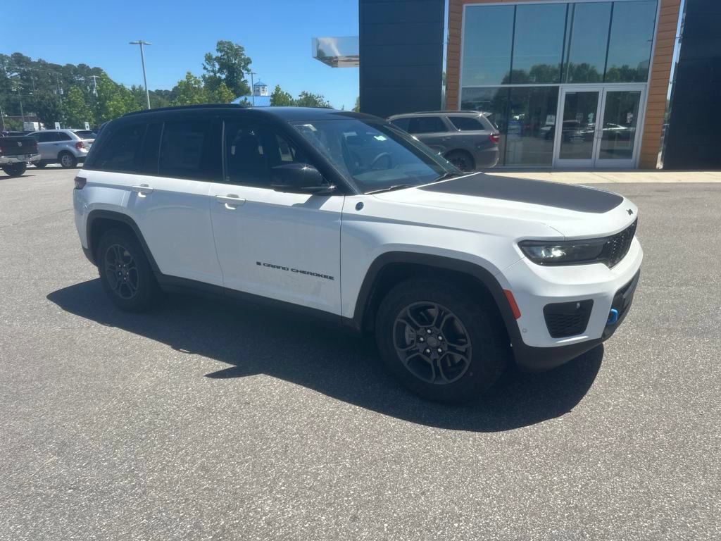 New 2024 Jeep Grand Cherokee Trailhawk w/ Advanced Protech Group II AWD/4WD video 2