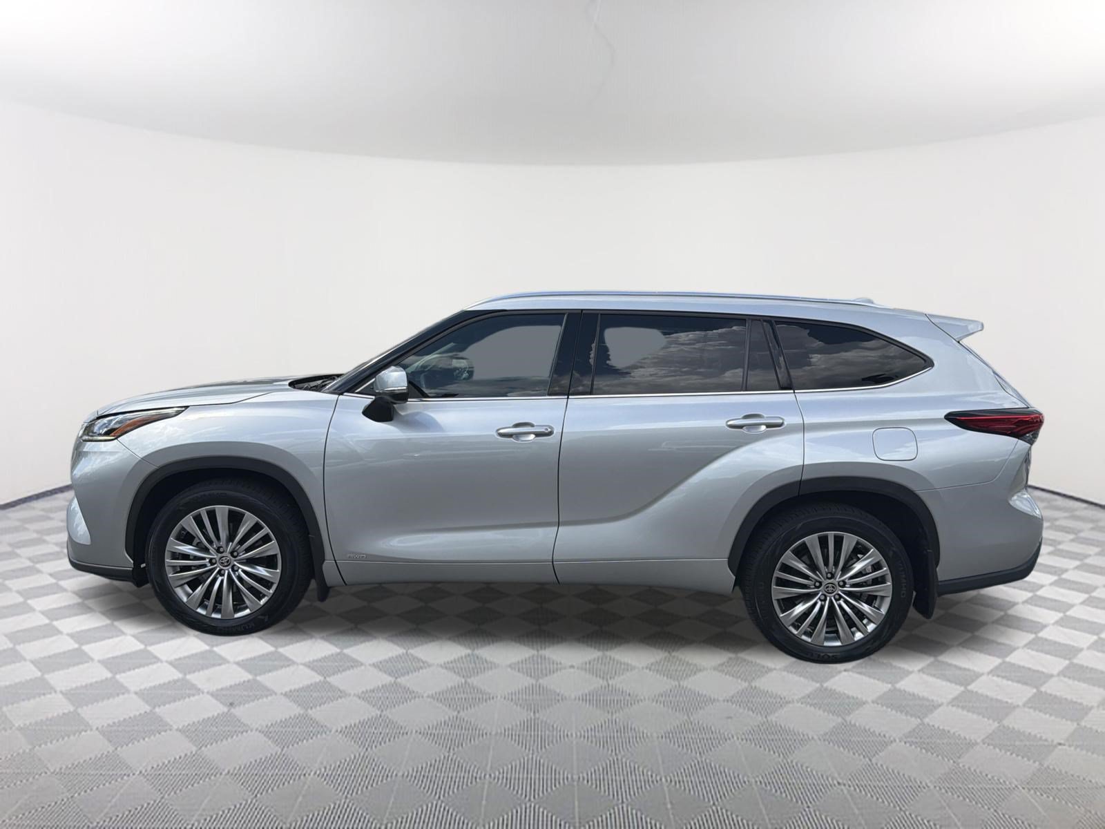 Used 2023 Toyota Highlander Platinum AWD/4WD image 14