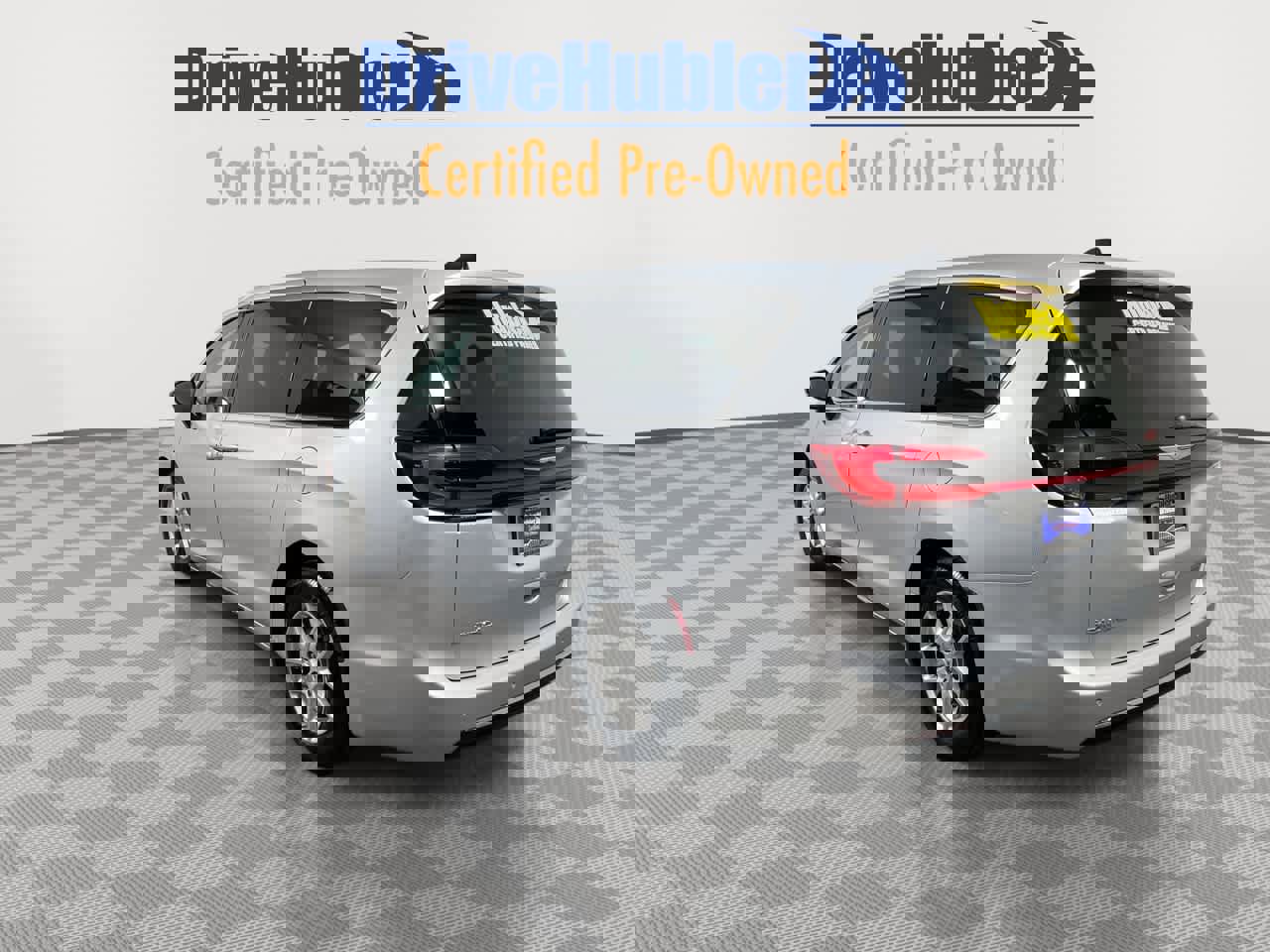 Used 2024 Chrysler Pacifica Touring-L image 6