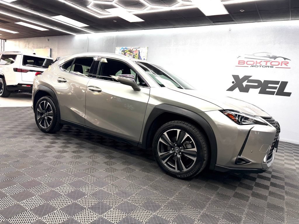 Used 2021 Lexus UX 200 w/ Accessory Package (Z1) FWD image 2