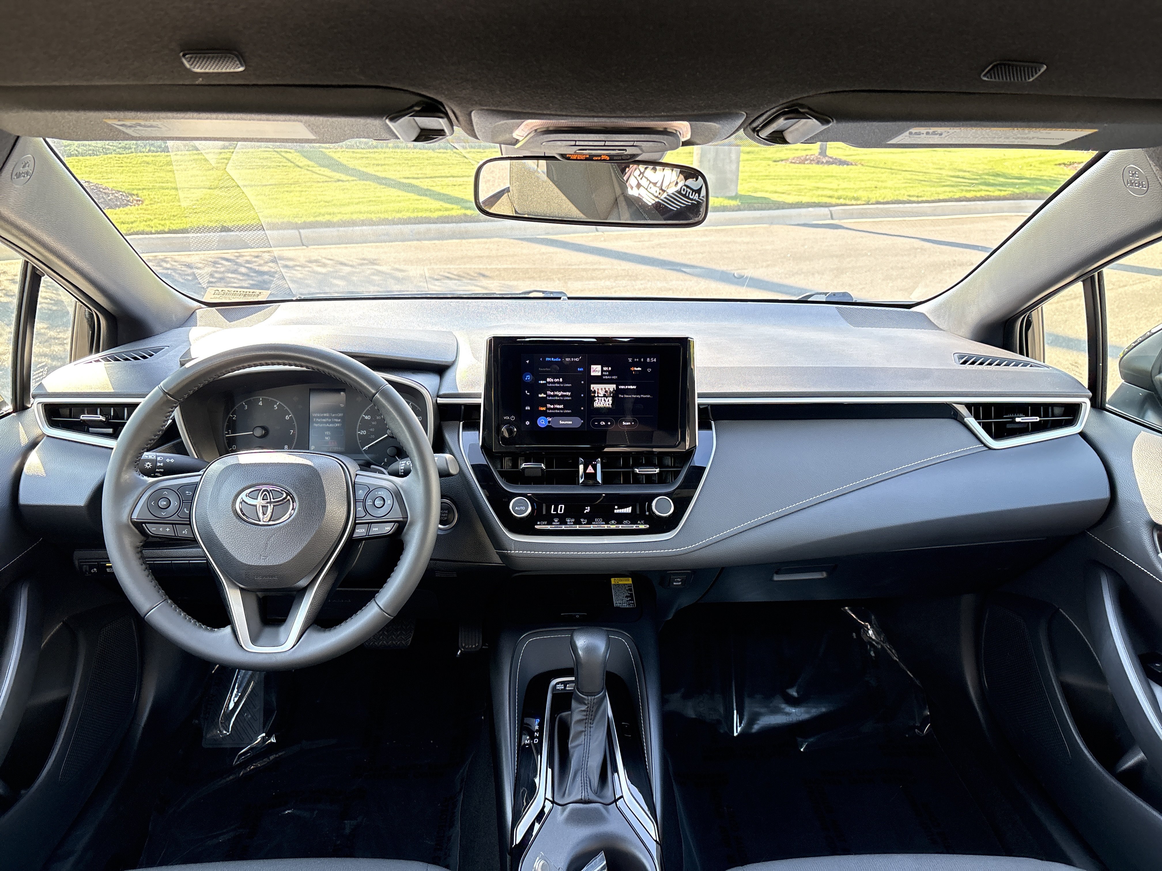 Used 2025 Toyota Corolla Hatchback w/ SE Package FWD image 22