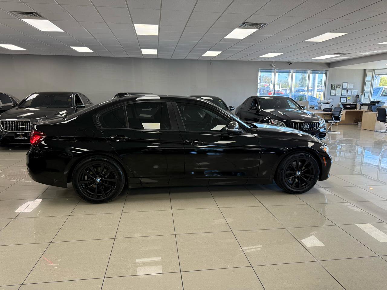 Used 2017 BMW 320i Sedan image 3