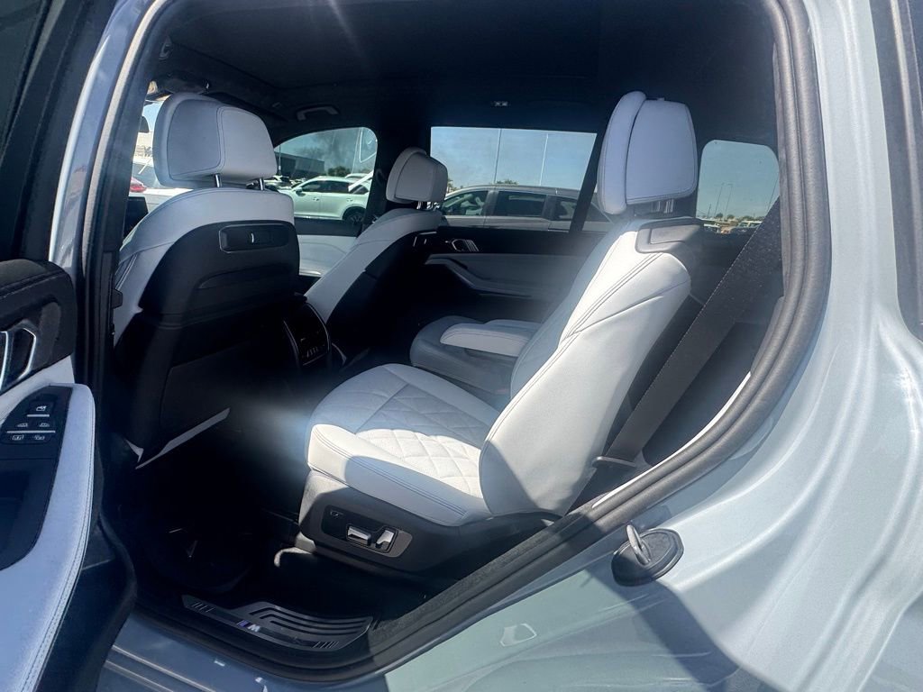 Used 2026 BMW X7 xDrive40i w/ M Sport Package AWD/4WD image 13