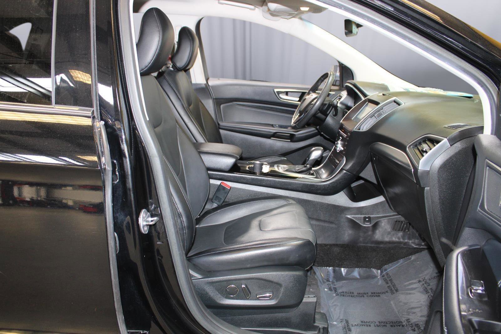 Used 2017 Ford Edge Titanium image 37