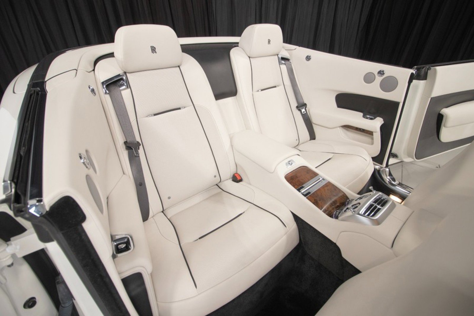 Used 2017 Rolls-Royce Dawn image 57