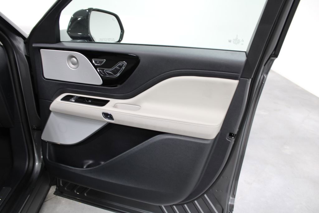 New 2025 Lincoln Aviator Reserve w/ Luxury Package image 28