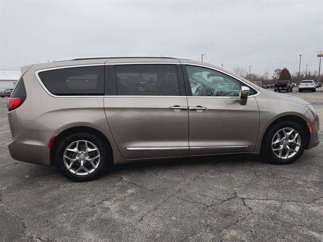 Used 2017 Chrysler Pacifica Limited w/ Advanced Safetytec Group image 33