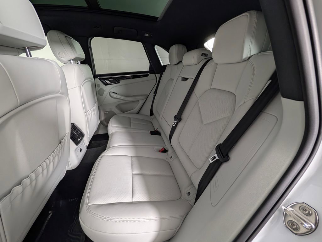 New 2026 Porsche Macan image 24