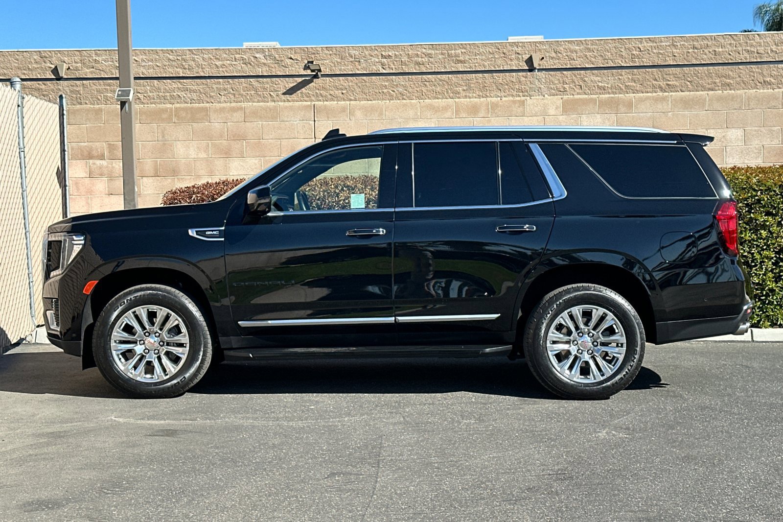 Certified 2024 GMC Yukon Denali w/ Advanced Technology Package AWD/4WD image 7
