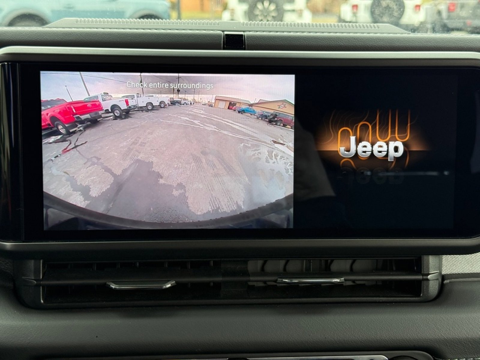 Used 2025 Jeep Wrangler Unlimited Sahara image 13