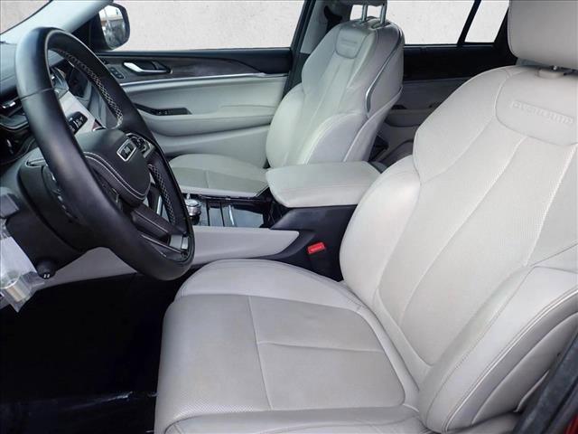 Used 2022 Jeep Grand Cherokee Overland w/ Advanced Protech Group III AWD/4WD image 12