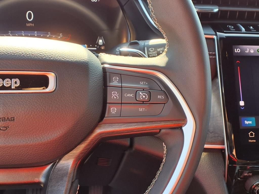 Used 2024 Jeep Grand Cherokee Limited image 19