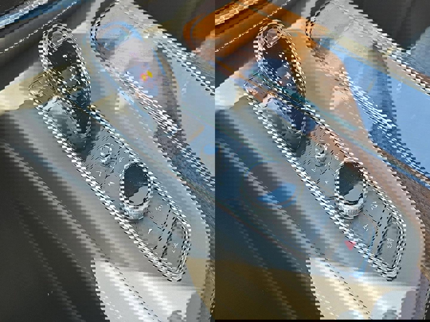 Used 2022 Cadillac Escalade Premium Luxury Platinum w/ Heavy-Duty Trailer Package image 15