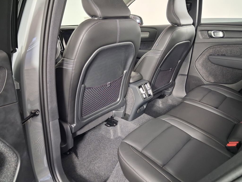 Used 2025 Volvo XC40 B5 Core AWD/4WD image 18