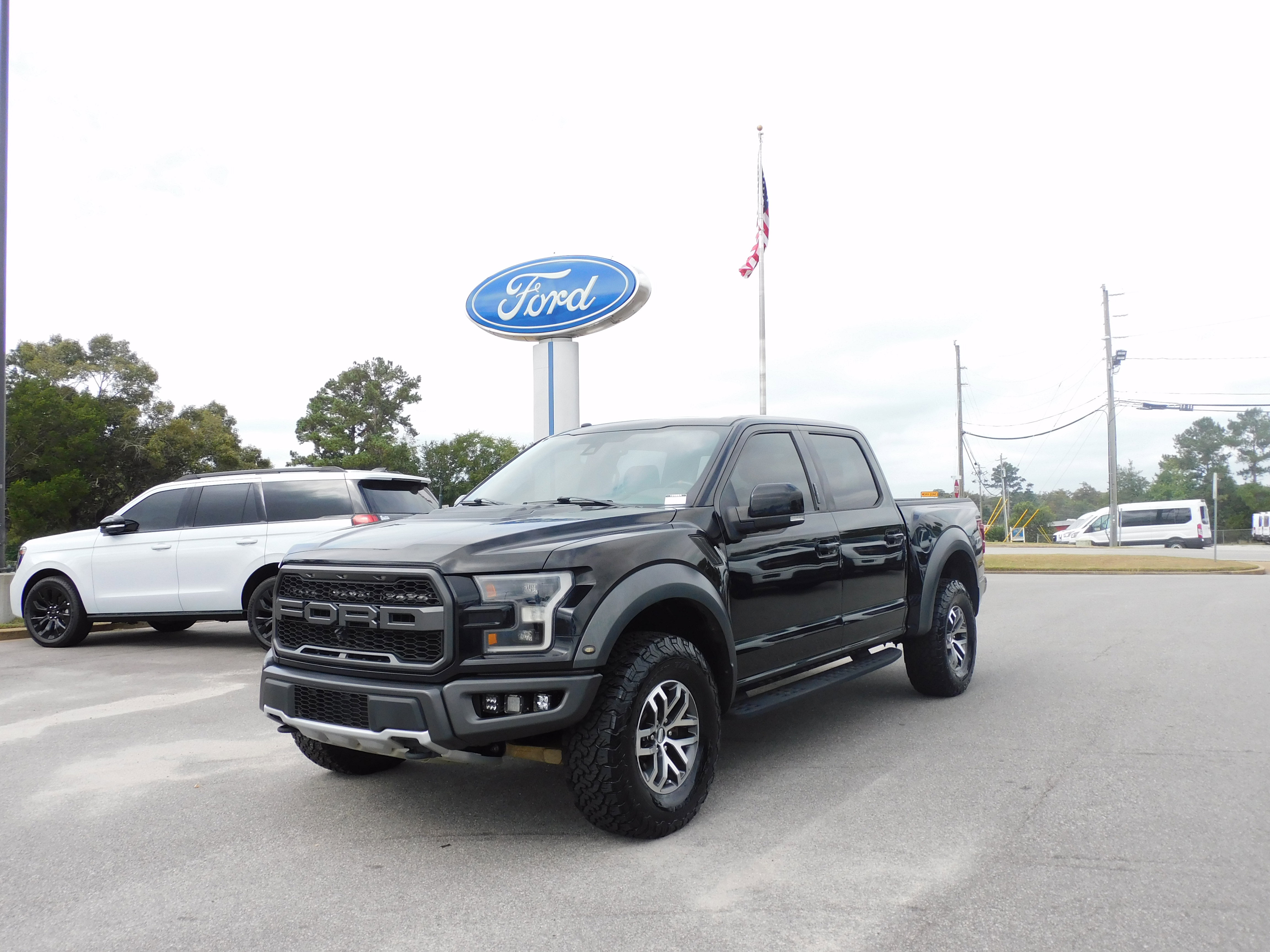 Used 2018 Ford F150 Raptor w/ Equipment Group 802A Luxury image 1