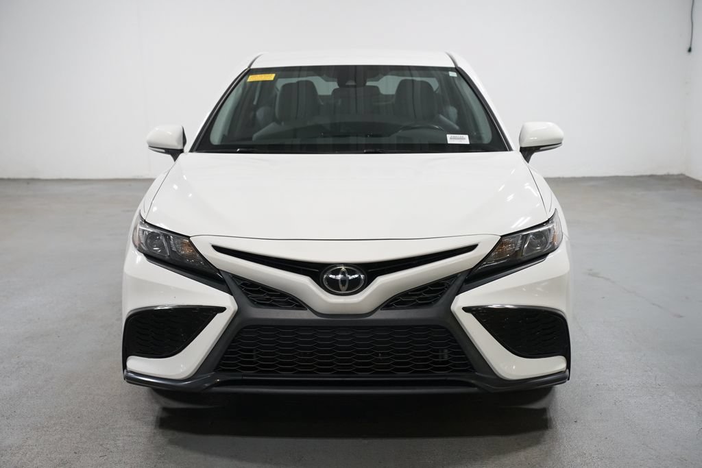 Used 2022 Toyota Camry SE FWD image 2