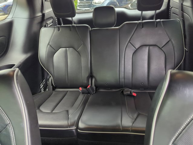 Used 2019 Chrysler Pacifica Limited w/ Advanced Safetytec Group FWD image 8