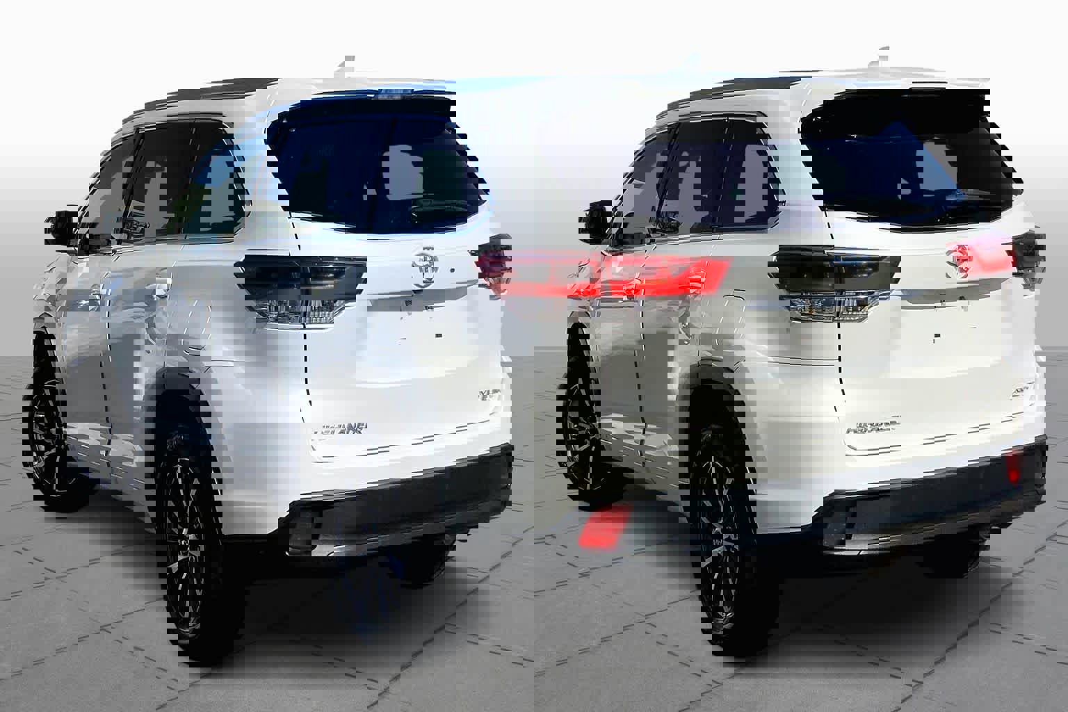 Used 2017 Toyota Highlander XLE image 11