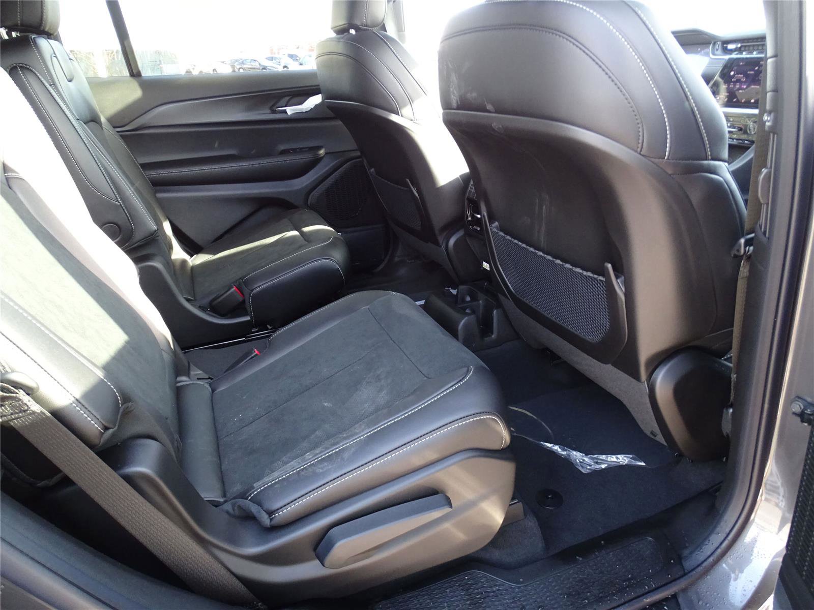 Used 2025 Jeep Grand Cherokee L Altitude image 9