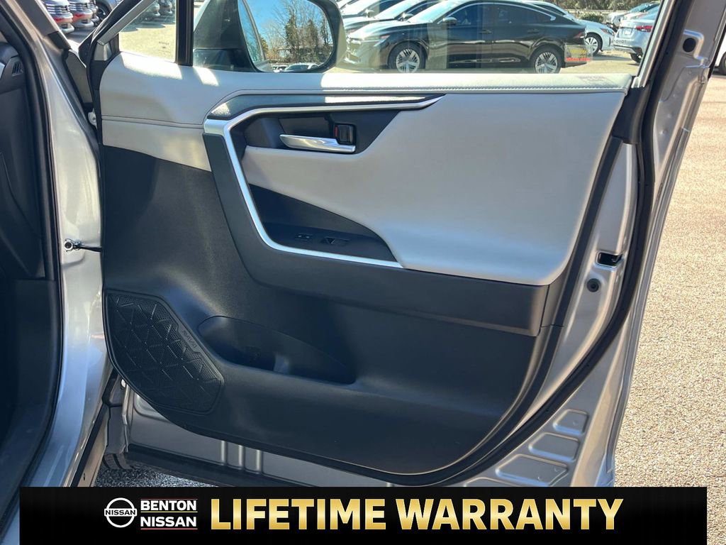 Used 2023 Toyota RAV4 Limited image 30