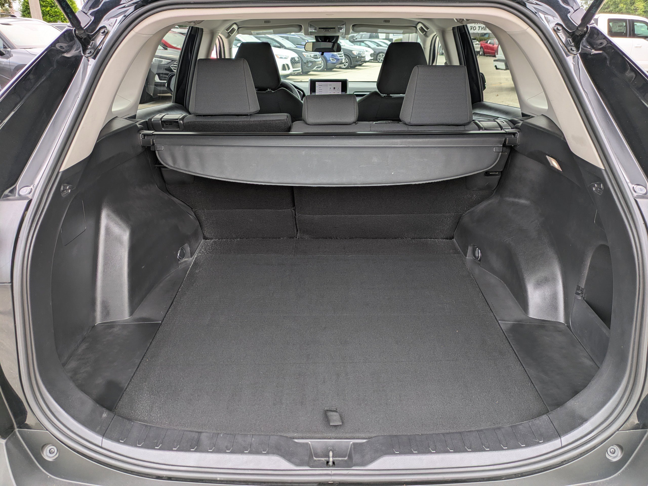 Used 2023 Toyota RAV4 LE image 13