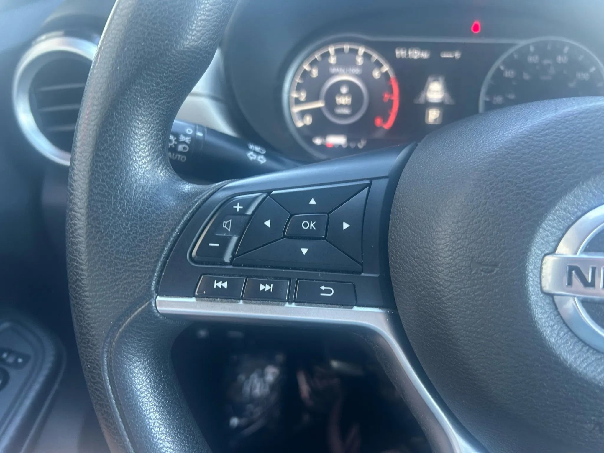 Used 2021 Nissan Versa SV image 6