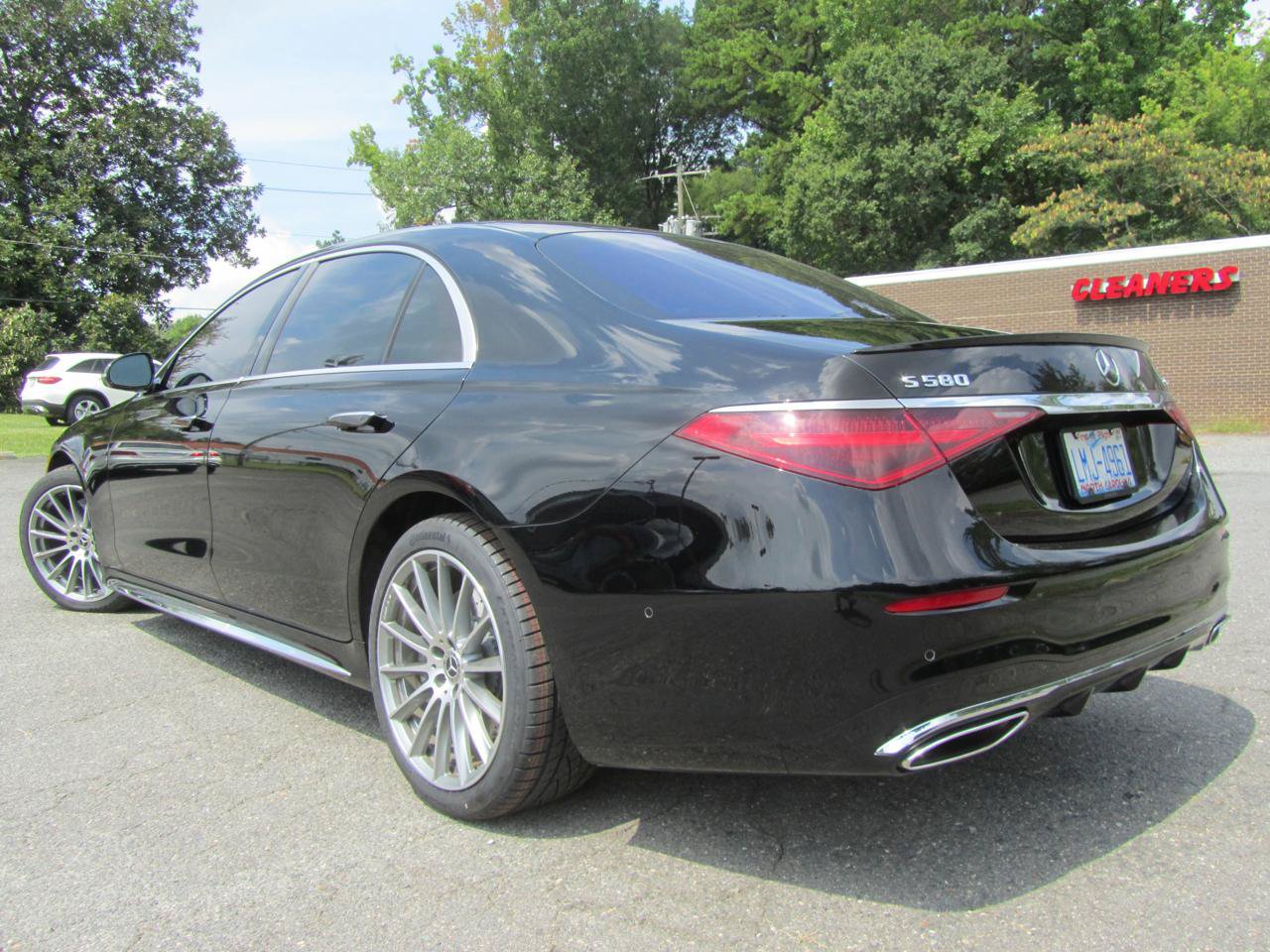 Used 2022 Mercedes-Benz S 580 4MATIC Sedan w/ AMG Line Package image 8
