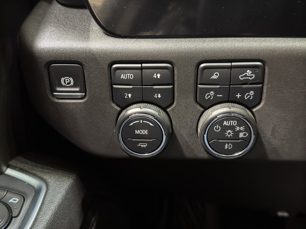 Used 2025 Chevrolet Silverado 1500 LT Trail Boss w/ LT Trail Boss Premium Package image 36