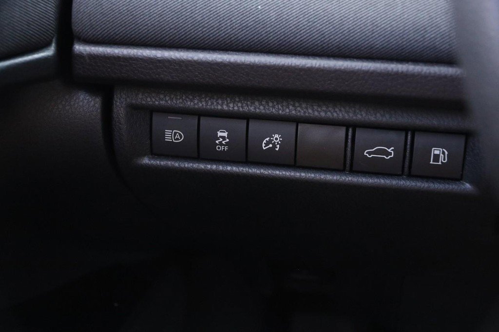 Used 2025 Toyota Camry LE image 20