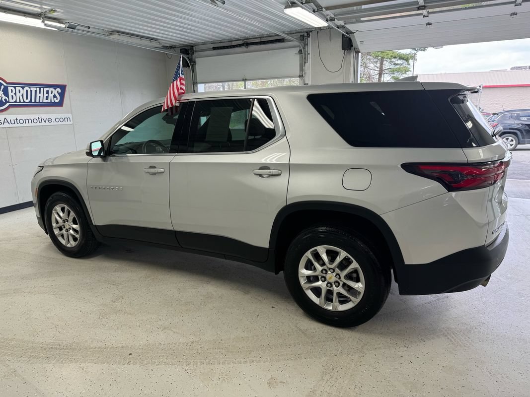 Used 2022 Chevrolet Traverse LS AWD/4WD image 3