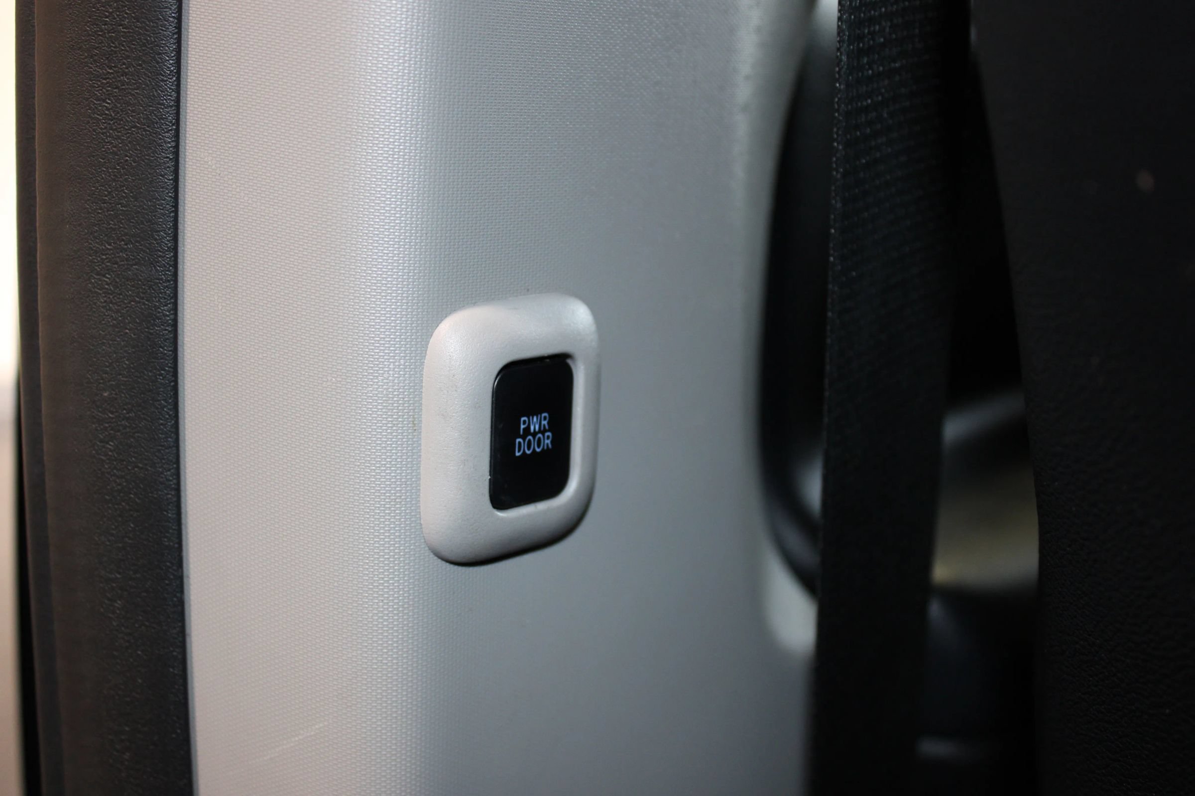Used 2015 Toyota Sienna SE w/ SE Preferred Package FWD image 34