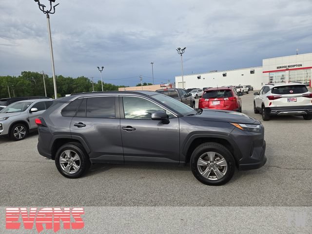 Used 2025 Toyota RAV4 XLE AWD/4WD image 2