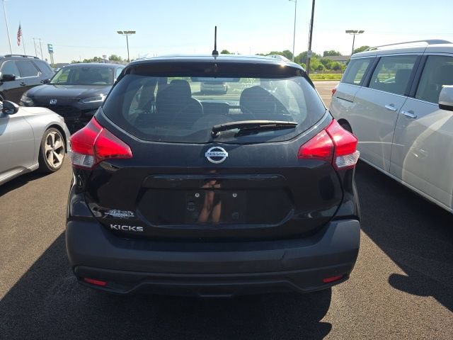 Used 2018 Nissan Kicks S FWD image 3
