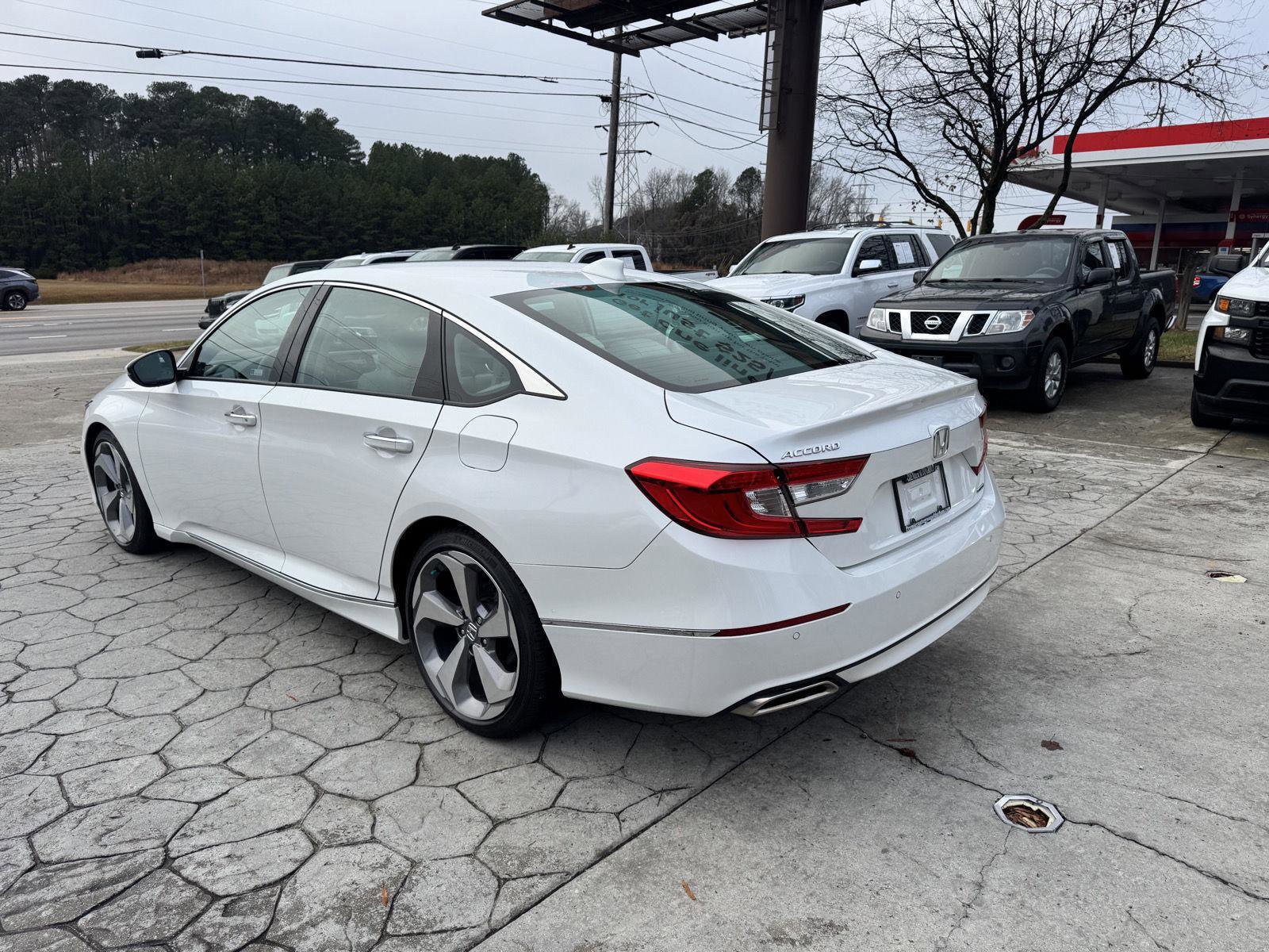 Used 2018 Honda Accord Touring image 10